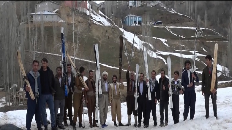 اسکی بازی با امکانات ساده در شمال کوردستان